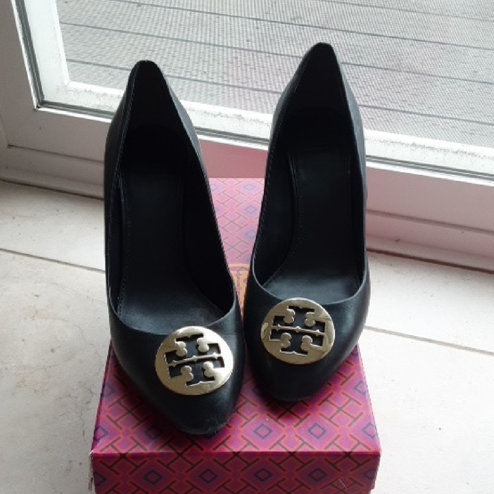 Tory Burch Black Leather Pumps